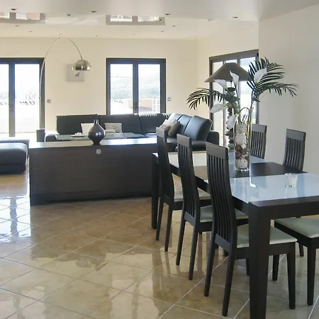 Apartment Spacious Luxury House In With Private Swimming Pool, Sea